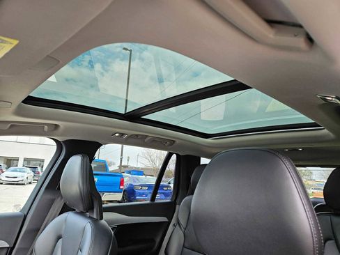 Used 2021 Volvo XC90 T5 Momentum image 15