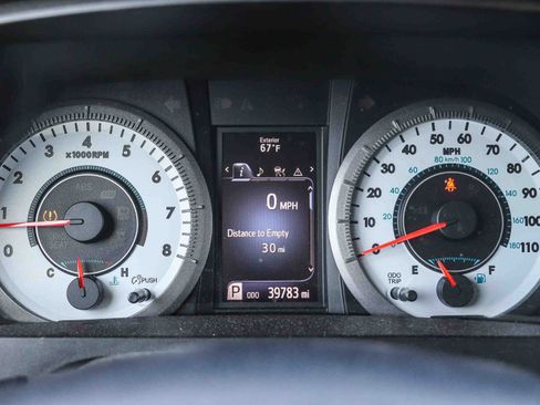 Used 2020 Toyota Sienna SE w/ Nightshade Edition FWD image 24