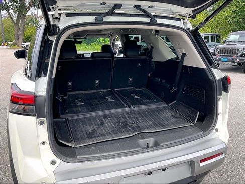 Used 2023 Nissan Pathfinder Platinum w/ Cargo Package AWD/4WD image 38