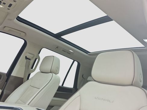 Used 2022 GMC Yukon Denali AWD/4WD image 8