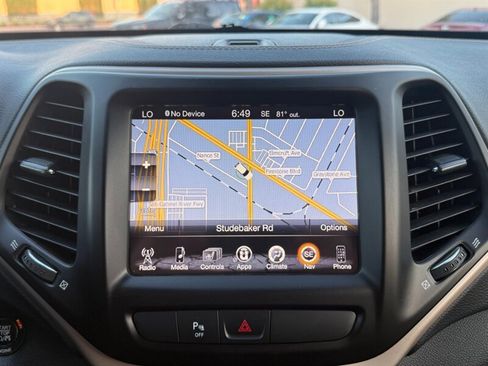Used 2016 Jeep Cherokee Limited FWD image 34