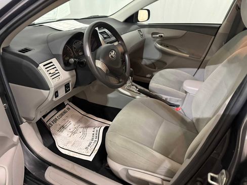 Used 2013 Toyota Corolla LE image 19