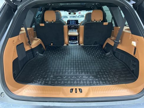 Certified 2025 Lincoln Aviator Black Label w/ Jet Appearance Package AWD/4WD image 31