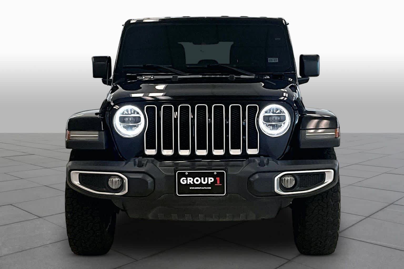 Used 2018 Jeep Wrangler Unlimited Sahara w/ Safety Group AWD/4WD image 3