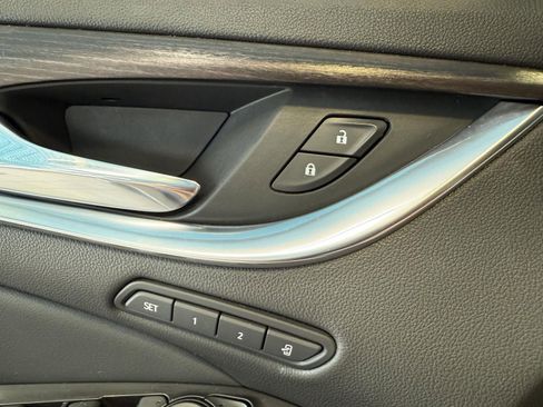 Used 2023 Buick Enclave Avenir w/ Avenir Technology Package image 34