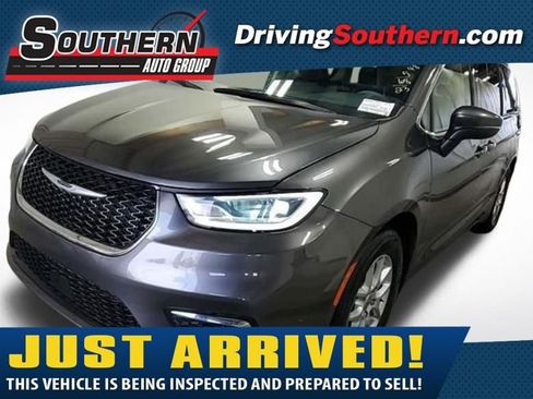 Used 2023 Chrysler Pacifica Touring-L image 1