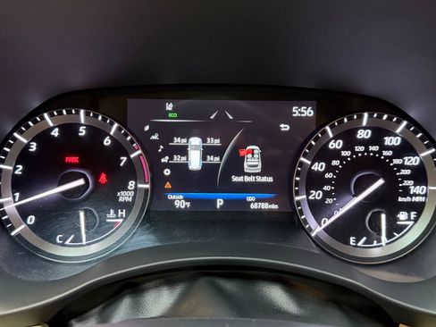 Used 2021 Toyota Highlander XLE AWD/4WD image 19