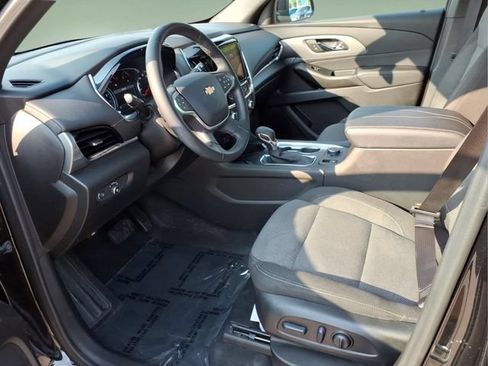 Used 2023 Chevrolet Traverse LT FWD image 11