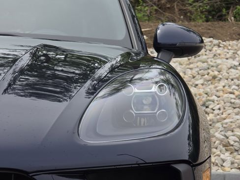 Used 2020 Porsche Macan S AWD/4WD image 34