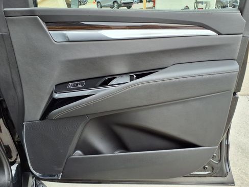 Certified 2025 Cadillac Escalade Premium Luxury image 11