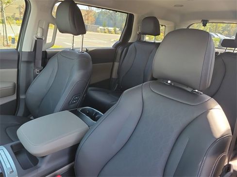 New 2026 Kia Carnival EX image 15