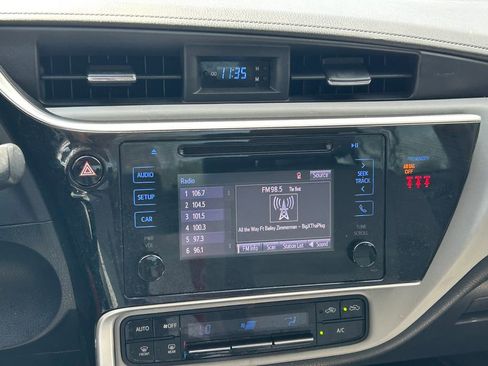 Used 2018 Toyota Corolla LE FWD image 19