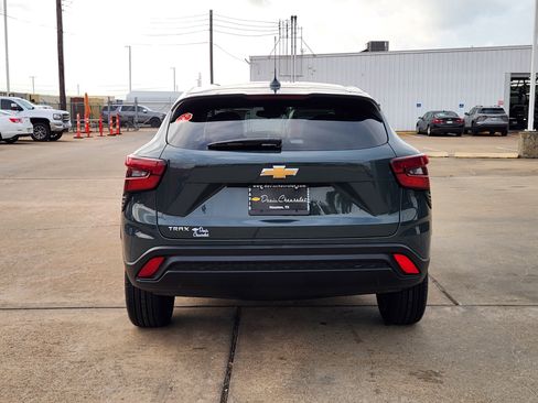 Certified 2025 Chevrolet Trax LS image 7
