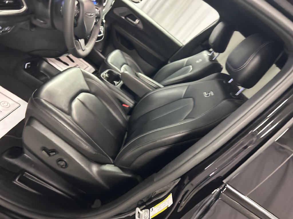 Used 2026 Chrysler Pacifica Select w/ S Appearance Package FWD image 12