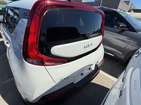 Certified 2022 Kia Soul LX FWD image 5