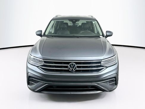 Used 2022 Volkswagen Tiguan SE FWD image 2