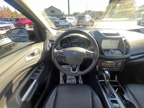 Used 2019 Ford Escape Titanium image 4