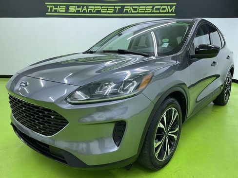 Used 2021 Ford Escape SE w/ SE Sport Appearance Package image 5