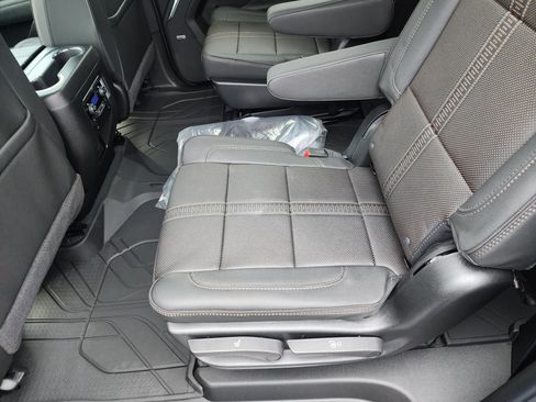 New 2026 Chevrolet Suburban High Country image 14