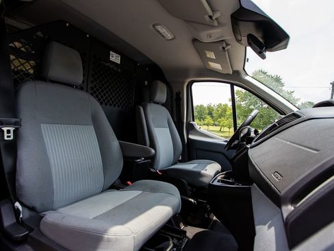 Used 2019 Ford Transit 250 130 Low Roof image 18