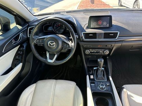 Used 2018 MAZDA MAZDA3 Grand Touring w/ Premium Equipment Package image 21
