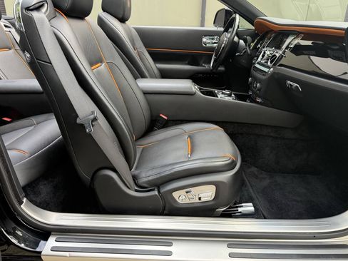 Used 2018 Rolls-Royce Dawn RWD image 28