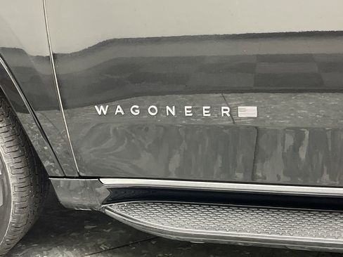 Used 2024 Jeep Wagoneer Series III AWD/4WD image 35