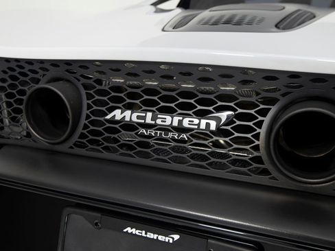 Used 2023 McLaren Artura image 41