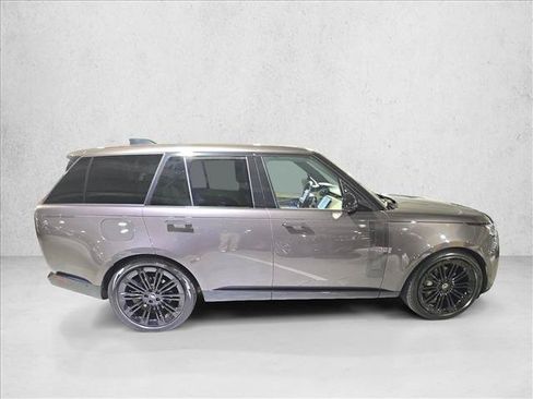 Used 2024 Land Rover Range Rover SE AWD/4WD image 4