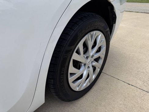 Used 2019 Toyota Corolla LE FWD image 17