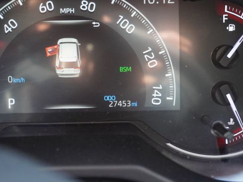 Used 2023 GMC Yukon SLT w/ SLT Premium Package RWD image 4