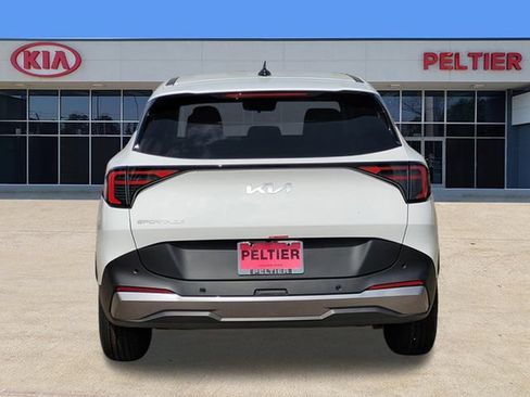 New 2026 Kia Sportage LX FWD image 4