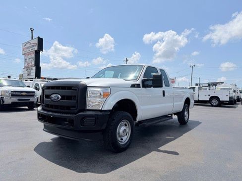 Used 2011 Ford F250 XL w/ Snow Plow Prep Pkg AWD/4WD image 2