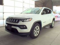 Used 2025 Jeep Compass Latitude w/ Sun & Sound Group AWD/4WD image 18