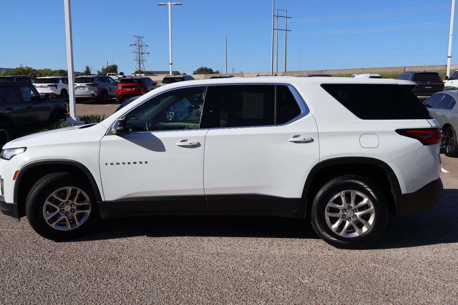 Used 2023 Chevrolet Traverse LS FWD image 6