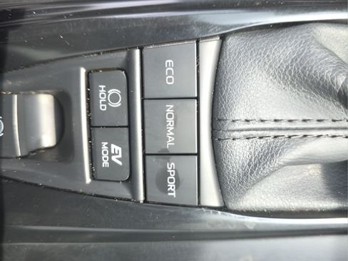 Used 2025 Toyota Camry LE FWD image 18