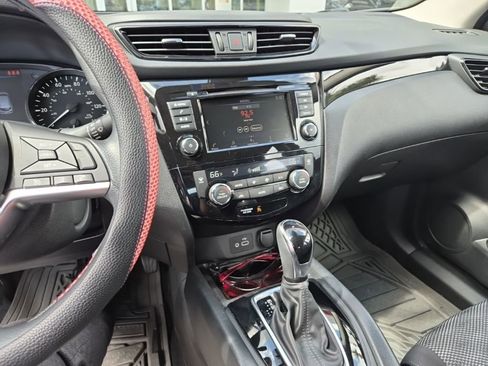 Used 2020 Nissan Rogue Sport SV image 7