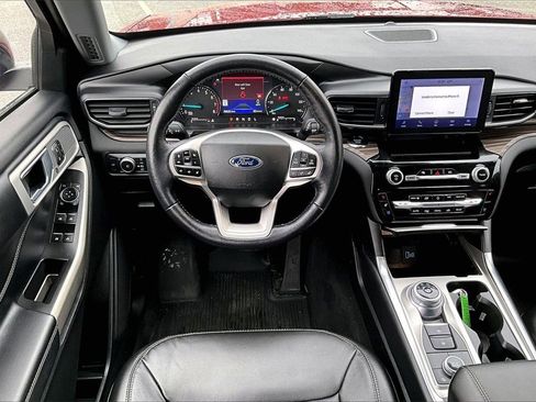 Certified 2022 Ford Explorer Limited w/ Equipment Group 301A image 5