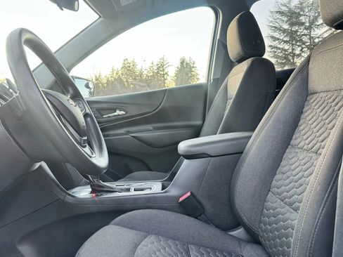 Used 2018 Chevrolet Equinox LT image 11