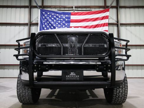 Used 2018 RAM 2500 Tradesman w/ Chrome Appearance Group AWD/4WD image 2