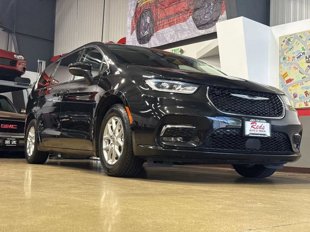 Used 2023 Chrysler Pacifica Touring-L FWD image 22