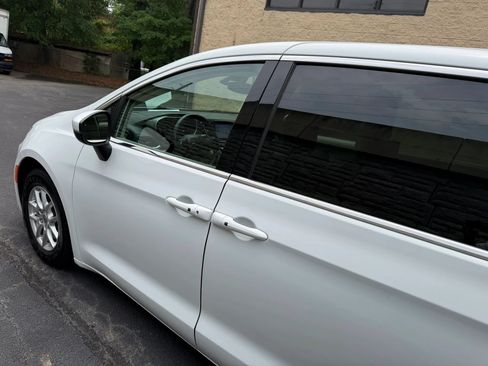 Used 2023 Chrysler Pacifica Touring-L FWD image 36