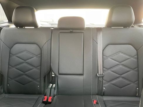 Used 2025 Volkswagen Atlas Cross Sport SE image 40