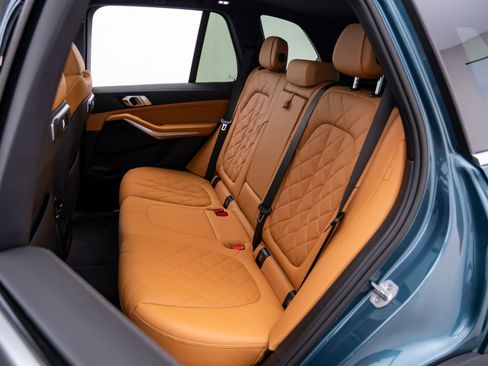 Used 2024 BMW X5 xDrive40i w/ Parking Assistance Package image 16