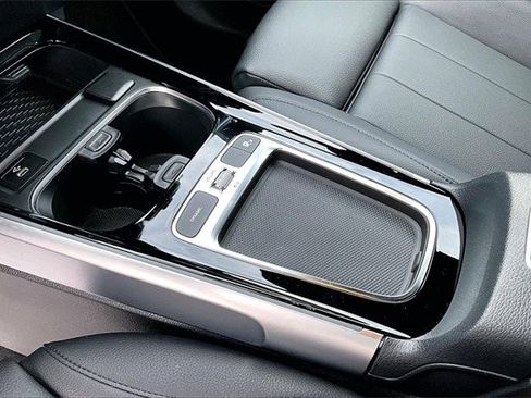 Used 2025 Mercedes-Benz GLB 250 4MATIC image 21