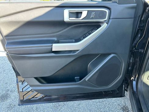 Used 2022 Ford Explorer XLT w/ Equipment Group 202A image 12