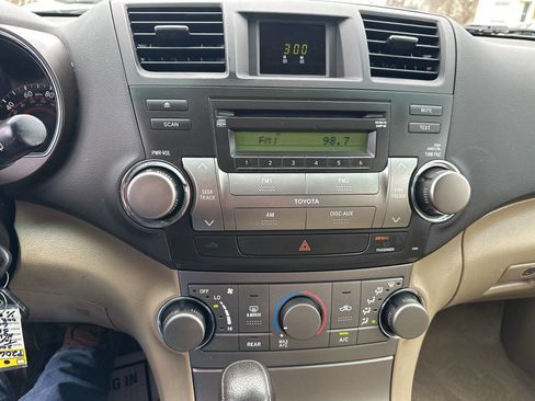 Used 2010 Toyota Highlander 2WD image 17