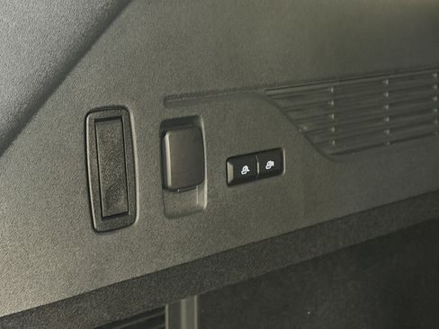 Used 2024 Lincoln Nautilus Reserve w/ Equipment Group 202A image 27