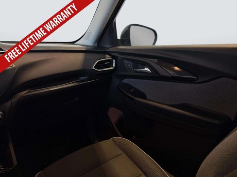 Used 2022 Chevrolet TrailBlazer LT FWD image 25