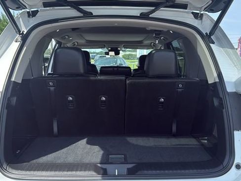 Used 2023 Honda Pilot Touring image 11